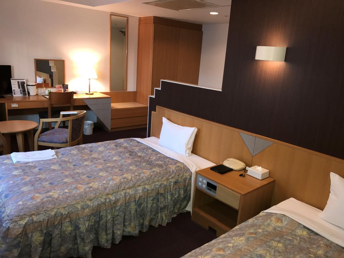 Shin Sayama Hotel Buitenkant foto